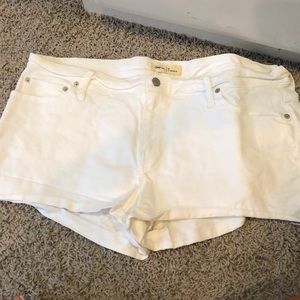 GAP white shorts